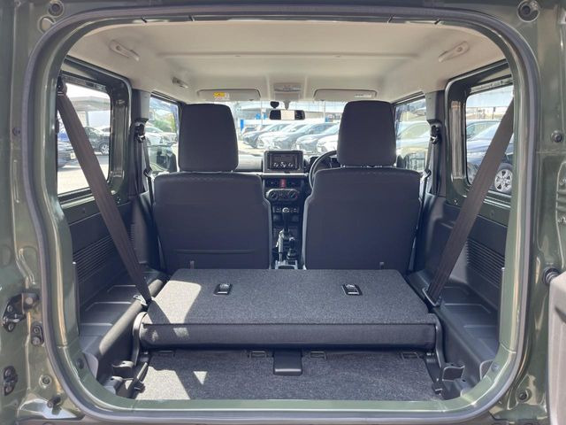 ���i�̂���������ʋ΁A���}���ɏ\���ȉ׎��X�y�[�X���m�ۂ��Ă���܂��B�Z�J���h�V�[�g��|���ƁA�傫�ȉו��̐ύڂ��\�ł���