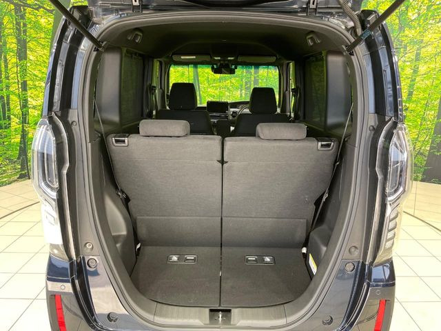 ���i�̂���������ʋ΁A���}���ɏ\���ȉ׎��X�y�[�X���m�ۂ��Ă���܂��B�Z�J���h�V�[�g��|���ƁA�傫�ȉו��̐ύڂ��\�ł���