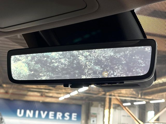 【デジタルインナーミラー】カメラが撮影した車両後方の映像をルームミラー内に表示。クリアな視界で状況の確認が可能です!※ドラレコ機能ご利用には別途SDカードをご用意いただく場合があります。