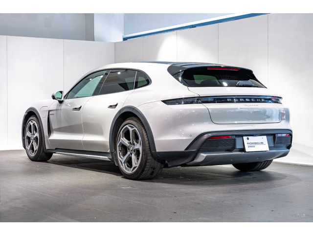 タイカンクロスツーリスモ4 4シート 4WD