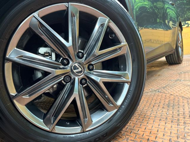 �y����18�C���`�A���~�z�C�[���z�O�ςɃ}�b�`���������A���~�z�C�[���𑕒����Ă���܂��B�e��ЊO�A���~�z�C�[����A�X�^�b�h���X�^�C�����戵�����Ă���܂��B���񂲑��k����������