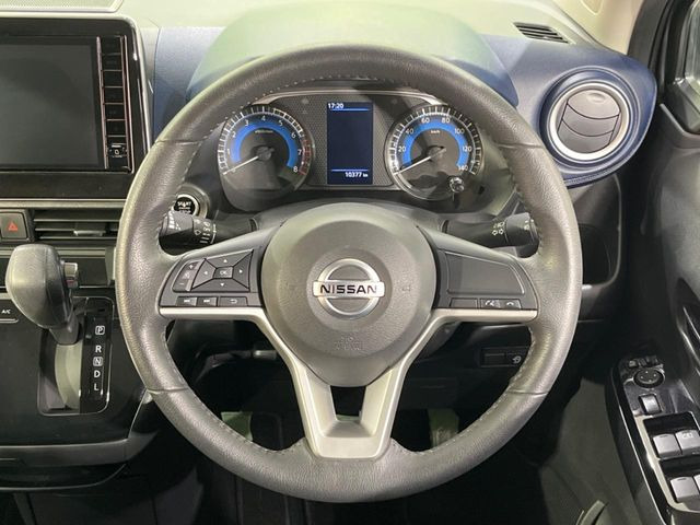 �y�����v�����X�e�A�����O�z�㎿�Ȋv���g�p���邱�ƂŁA��ɂ����������݂ƂĂ��^�]���₷���n���h���ł���