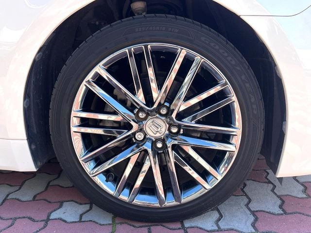 �y�����I�v�V����18�C���`�A���~�z�C�[���z�����I�v�V�����z�C�[���𑕒��B���s���\�̌���ɉ����A�O�ς����X�^�C���b�V���ɂȂ��Ă��܂��B