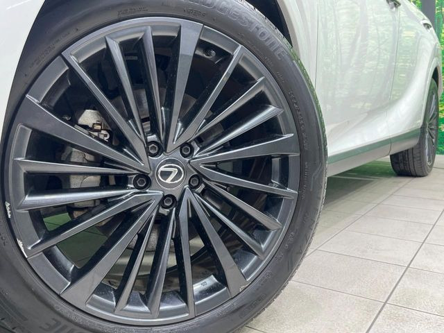 【純正21インチアルミホイール】外観にマッチした純正アルミホイールを装着しております。各種社外アルミホイールや、スタッドレスタイヤも取扱いしております。是非ご相談ください♪