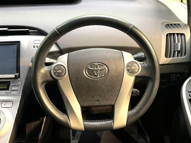 �y�����v�����X�e�A�����O�z�㎿�Ȋv���g�p���邱�ƂŁA��ɂ����������݂ƂĂ��^�]���₷���n���h���ł���