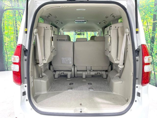 ���i�̂���������ʋ΁A���}���ɏ\���ȉ׎��X�y�[�X���m�ۂ��Ă���܂��B�Z�J���h�V�[�g��|���ƁA�傫�ȉו��̐ύڂ��\�ł���