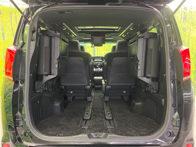 ���i�̂���������ʋ΁A���}���ɏ\���ȉ׎��X�y�[�X���m�ۂ��Ă���܂��B�Z�J���h�V�[�g��|���ƁA�傫�ȉו��̐ύڂ��\�ł���