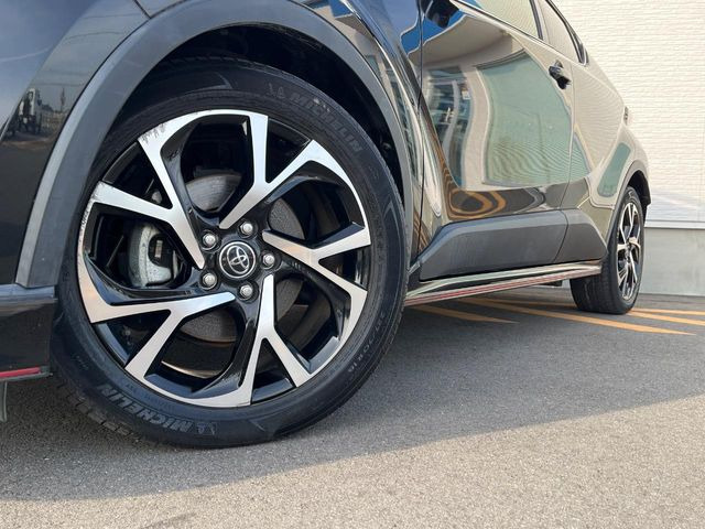 �y����18�C���`�A���~�z�C�[���z�O�ςɃ}�b�`���������A���~�z�C�[���𑕒����Ă���܂��B�e��ЊO�A���~�z�C�[����A�X�^�b�h���X�^�C�����戵�����Ă���܂��B���񂲑��k����������