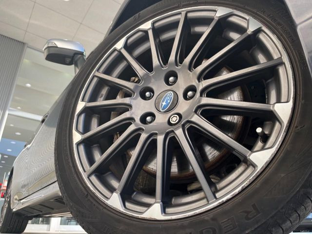 �y����18�C���`�A���~�z�C�[���z�O�ςɃ}�b�`���������A���~�z�C�[���𑕒����Ă���܂��B�e��ЊO�A���~�z�C�[����A�X�^�b�h���X�^�C�����戵�����Ă���܂��B���񂲑��k����������