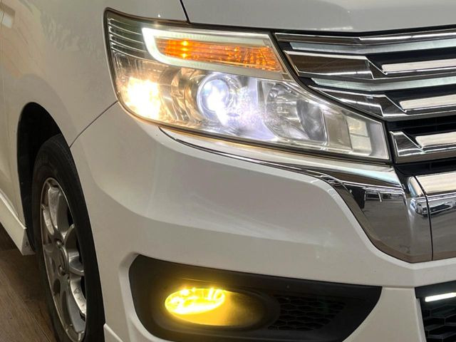 �yLED�w�b�h���C�g�z���V����ԑ��s�����ǍD�Ȏ��E���m�ۂ����S���ĉ^�]�ł��鍂�P�xLED�w�b�h���C�g�𑕔�!�_�����x�������A����d�͂��}�����Ă��܂��B