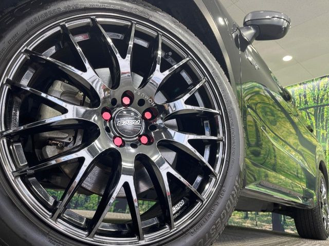 【20インチアルミホイール】外観にマッチしたアルミホイールを装着しております。各種アルミホイールや、スタッドレスタイヤも取扱いしております。是非ご相談ください♪