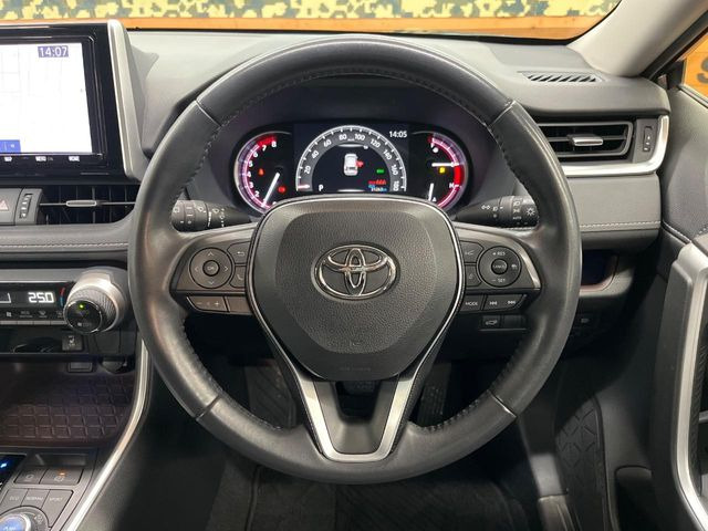 �y�����v�����X�e�A�����O�z�㎿�Ȋv���g�p���邱�ƂŁA��ɂ����������݂ƂĂ��^�]���₷���n���h���ł���