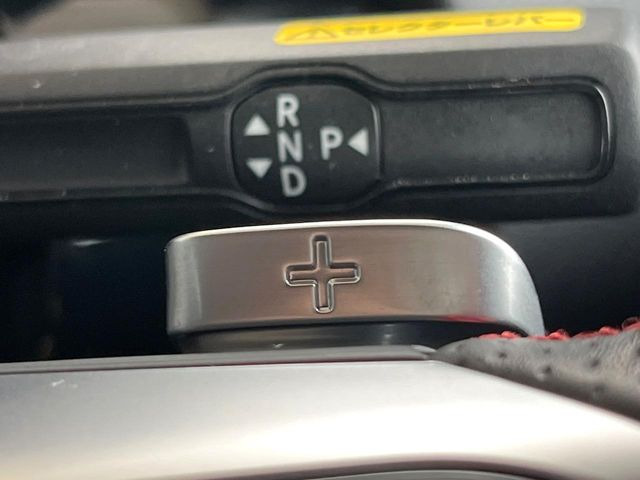 ●ステアリングパドルシフト:クイックなシフト操作が可能!レスポンスが高く、あなたのギア変則にしっかりとついてきてくれます!お車と一体となれる装備です。