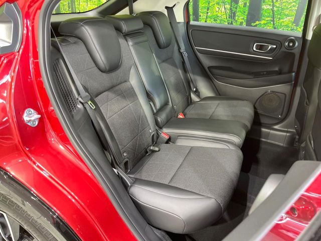 ���i���ȃI���W�i���t���A�}�b�g���I�v�V�����ɂĂ��p�ӂ��Ă���܂��B���D���ȃf�U�C����J���[�����Ԃɍ��킹�đI��ł����������Ƃ��ł��܂���