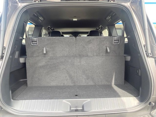 ���i�̂���������ʋ΁A���}���ɏ\���ȉ׎��X�y�[�X���m�ۂ��Ă���܂��B�Z�J���h�V�[�g��|���ƁA�傫�ȉו��̐ύڂ��\�ł���