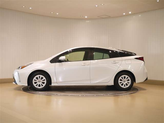 プリウス1.8 S セーフティ プラスII E-Four 4WD