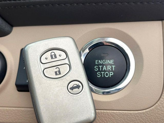 �y�X�}�[�g�L�[�z�J�o����|�P�b�g�ɓ��ꂽ�܂܂ł��h�A�̎{���E�������\�ȃX�}�[�g�L�[�𑕔��B�G���W���̃I���E�I�t�����J�M�����o���K�v����������Ƃ��Ă��֗��ł���