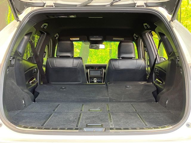 ���i�̂���������ʋ΁A���}���ɏ\���ȉ׎��X�y�[�X���m�ۂ��Ă���܂��B�Z�J���h�V�[�g��|���ƁA�傫�ȉו��̐ύڂ��\�ł���