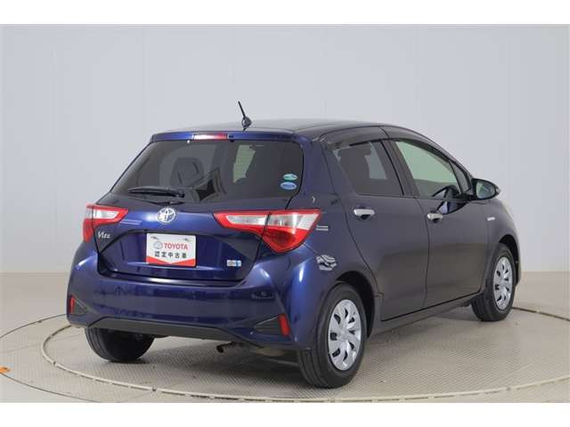 ヴィッツ1.5 ハイブリッド F セーフティ エディションIII