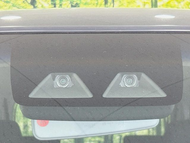 �y�X�}�[�g�A�V�X�g�z���s���ɑO���̎ԗ�����F�����A�Փ˂������Ȏ��͌x��ƃu���[�L�ŏՓˉ���Ɣ�Q�y�����A�V�X�g�B�����S�Ƀh���C�u�����y���݂��������܂��B