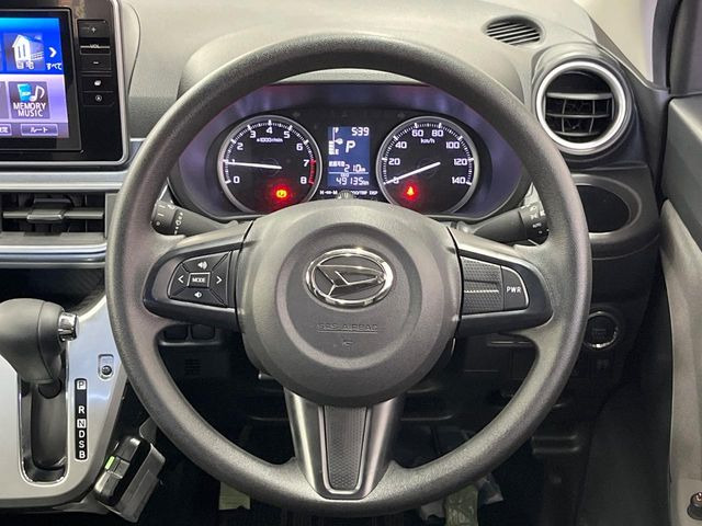 ステアリングも使用感が少なく、きれいな状態となっております♪