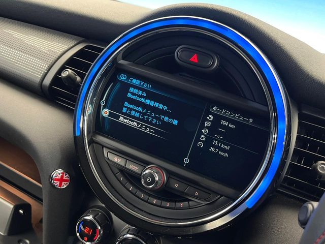 ��Bluetooth:���莝���̃X�}�[�g�t�H���ȂǂƐڑ����A�n���Y�t���[�ʘb��Տꊴ����~���[�W�b�N�Đ������y���݂��������܂��B�����ڑ��ł��̂Ŕς킵��������܂����