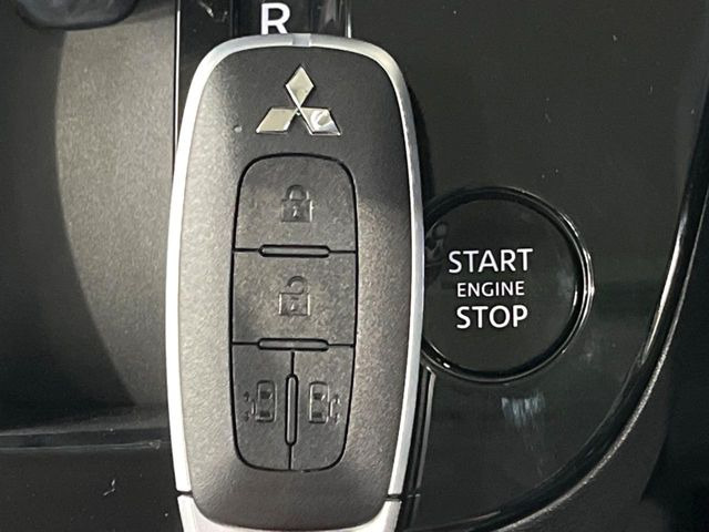 �y�I�y���[�V�����L�[�z�J�o����|�P�b�g�ɓ��ꂽ�܂܂ł��h�A�̎{���E�������\�ȃX�}�[�g�L�[�𑕔��B�G���W���̃I���E�I�t�����J�M�����o���K�v����������Ƃ��Ă��֗��ł���