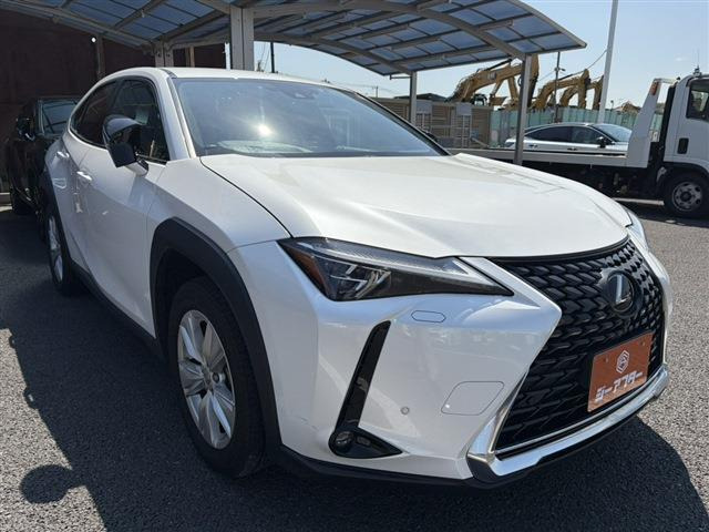 UX（レクサス）250h バージョンC　禁煙車 純正12.3インチディスプレイナビ 中古車画像
