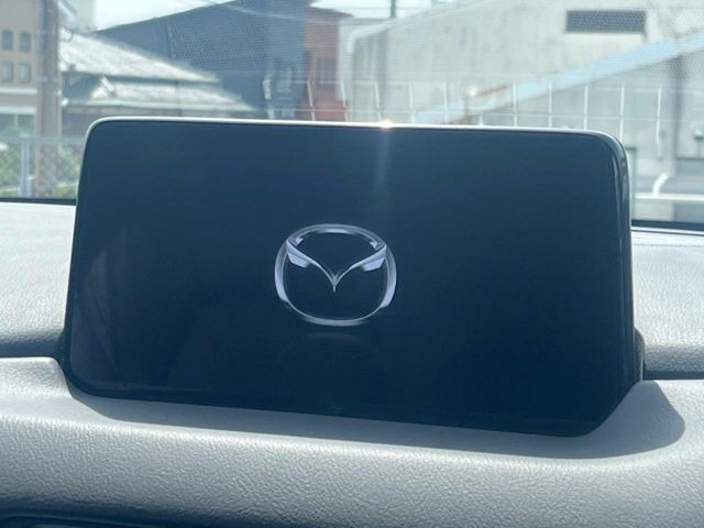 �y8�C���`�}�c�_�R�l�N�g�z�ԓ��̕��͋C�Ƀ}�b�`������^�̃f�B�X�v���C�B�X�}�z�ڑ��ł̃i�r�g�p��Bluetooth�Đ����A�l�X�ȋ@�\���y���߂܂��B�����I�ȃ_�C�������삪�\�ŁA�g��������ǍD�ł��B