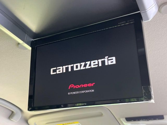 【フリップダウンモニター】大画面モニターで後席でもエンタメをお楽しみいただけます。小さなお子様にも大人気の装備です♪