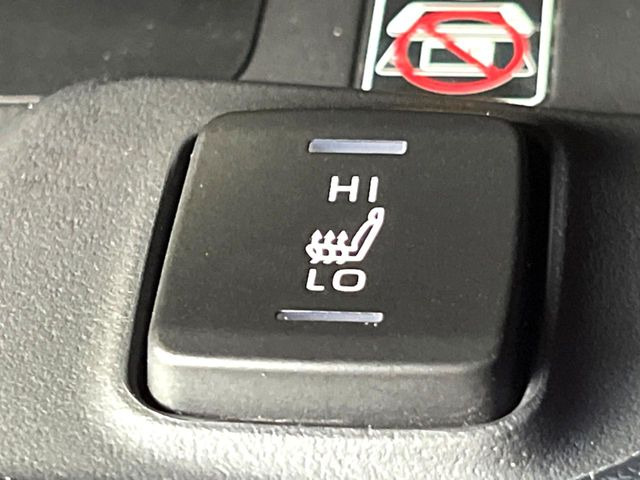 【シートヒーター】寒い日に重宝するシートヒーター!エアコンより早く温まってくれるので寒がりの人も安心ですね♪エアコンの温風は乾燥するから苦手、という方にもをおすすめです。