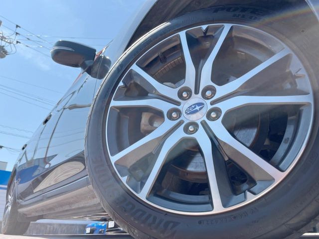 �y����17�C���`�A���~�z�C�[���z�O�ςɃ}�b�`���������A���~�z�C�[���𑕒����Ă���܂��B�e��ЊO�A���~�z�C�[����A�X�^�b�h���X�^�C�����戵�����Ă���܂��B���񂲑��k����������