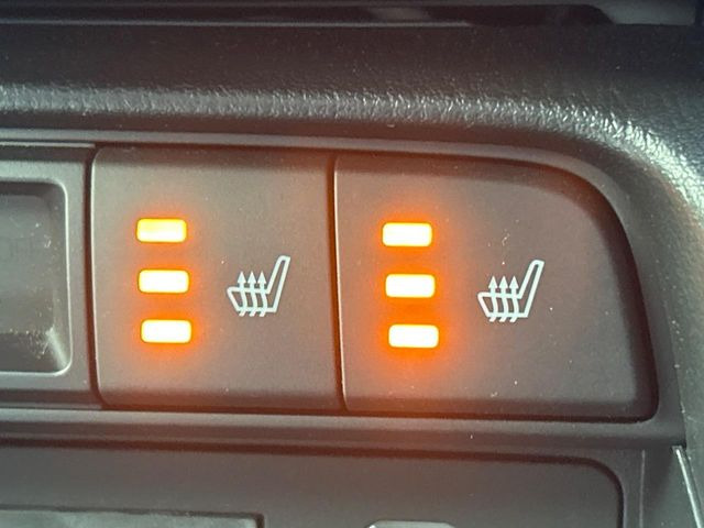 【シートヒーター】寒い日に重宝するシートヒーター!エアコンより早く温まってくれるので寒がりの人も安心ですね♪エアコンの温風は乾燥するから苦手、という方にもをおすすめです。