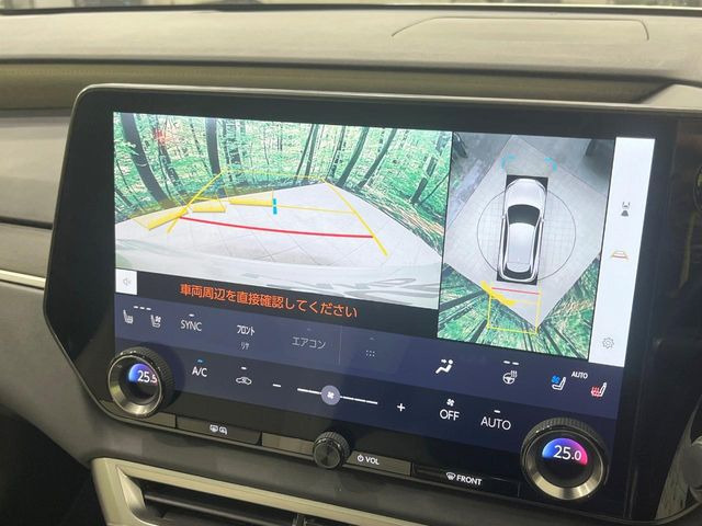 【パノラミックビューモニター】専用のカメラにより、上から見下ろしたような視点で360度クルマの周囲を確認することができます☆死角部分も確認しやすく、狭い場所での切り返しや駐車もスムーズに行えます。