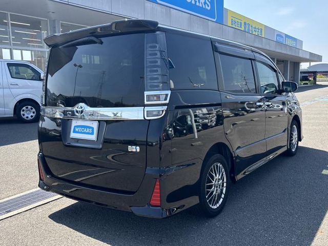 ヴォクシー1.8 ハイブリッド ZS 煌III