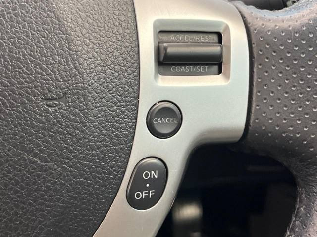 【クルーズコントロール】高速道路もラクラク走行。アクセルを離しても一定速度で走行ができ、長距離運転時の負担を軽減!加速・減速も簡単なスイッチ操作で調整できます。