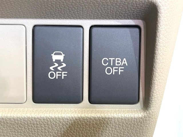 �y�Փ˔�Q�y���u���[�L�z���s���ɑO���̎ԗ�����F�����A�Փ˂������Ȏ��͌x��ƃu���[�L�ŏՓˉ���Ɣ�Q�y�����A�V�X�g�B�����S�Ƀh���C�u�����y���݂��������܂��B