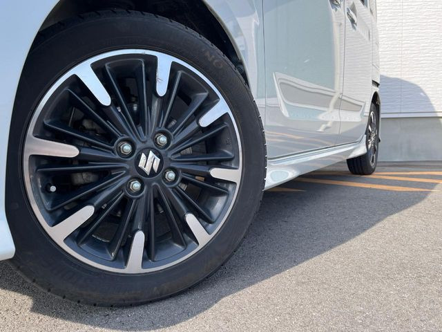 �y����15�C���`�A���~�z�C�[���z�O�ςɃ}�b�`���������A���~�z�C�[���𑕒����Ă���܂��B�e��ЊO�A���~�z�C�[����A�X�^�b�h���X�^�C�����戵�����Ă���܂��B���񂲑��k����������