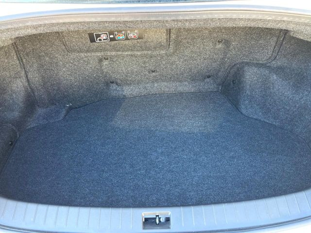 ���i�̂���������ʋ΁A���}���ɏ\���ȉ׎��X�y�[�X���m�ۂ��Ă���܂��B