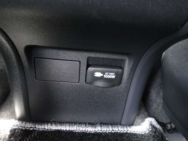 ★アクセサリーコンセント!災害などによる非常時に電力が必要な時、車両の走行機能を停止した状態で、AC100Vで消費電力の合計が1500W以下の電気製品を使用できます。