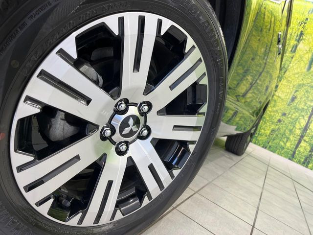 �y����18�C���`�A���~�z�C�[���z�O�ςɃ}�b�`���������A���~�z�C�[���𑕒����Ă���܂��B�e��ЊO�A���~�z�C�[����A�X�^�b�h���X�^�C�����戵�����Ă���܂��B���񂲑��k����������