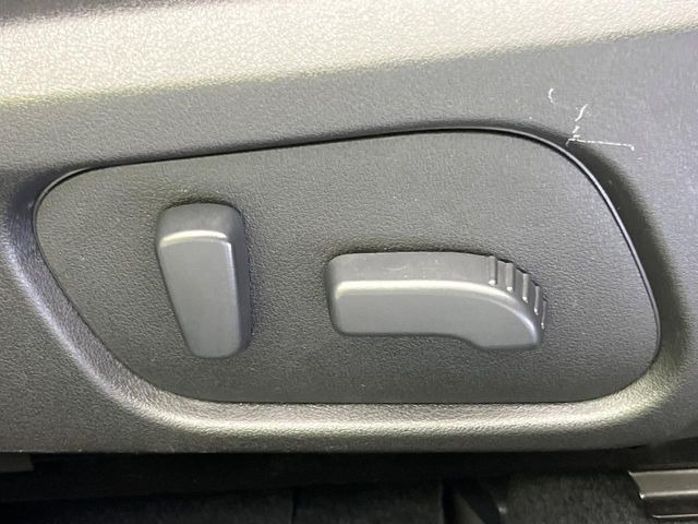 【パワーシート】スイッチ一つで簡単にシートの微調整が可能!電動だから力もいりません!快適なシートポジションにセットして、快適なドライブをお楽しみください。