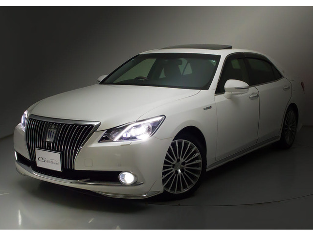 モデリスタフルエアロが装着されています!お好みはいかがですか?今付いているデザイン以外にも、各ブランドのエアロを格安にてお取付け出来ます!又、エアロを外してノーマル状態にする事も出来ます!!