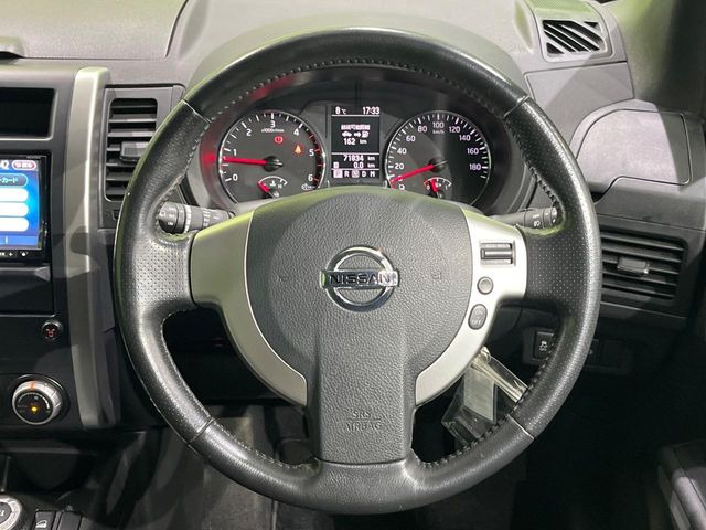 �y�����v�����X�e�A�����O�z�㎿�Ȋv���g�p���邱�ƂŁA��ɂ����������݂ƂĂ��^�]���₷���n���h���ł���