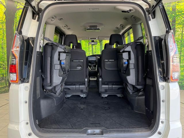 普段のお買い物や通勤、送迎等に十分な荷室スペースを確保しております。セカンドシートを倒すと、大きな荷物の積載も可能です♪