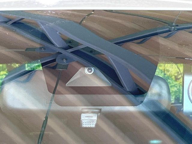 �y�g���^�Z�[�t�e�B�Z���X�z���s���ɑO���̎ԗ�����F�����A�Փ˂������Ȏ��͌x��ƃu���[�L�ŏՓˉ���Ɣ�Q�y�����A�V�X�g�B�����S�Ƀh���C�u�����y���݂��������܂��B