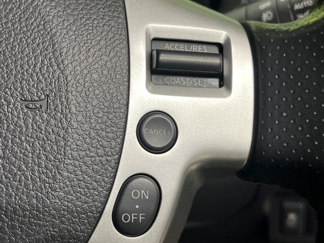 �y�N���[�Y�R���g���[���z�������H�����N���N���s�B�A�N�Z���𗣂��Ă���葬�x�ő��s���ł��A�������^�]���̕��S���y��!�����E�������ȒP�ȃX�C�b�`����Œ����ł��܂��B