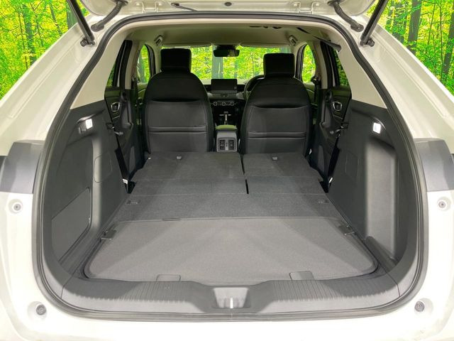 ���i�̂���������ʋ΁A���}���ɏ\���ȉ׎��X�y�[�X���m�ۂ��Ă���܂��B�Z�J���h�V�[�g��|���ƁA�傫�ȉו��̐ύڂ��\�ł���