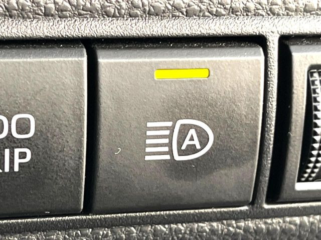 【オートマチックハイビーム】夜間の安全走行に役立つ便利な機能!先行車や対向車を検知し、ハイビームとロービームを自動で切り替えてくれます♪