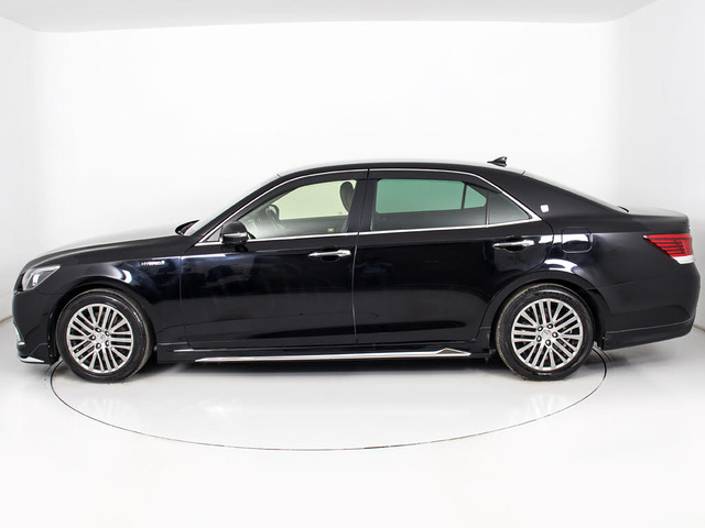 フルエアロが装着されています!お好みはいかがですか?今付いているデザイン以外にも、各ブランドのエアロを格安にてお取付け出来ます!又、エアロを外してノーマル状態にする事も出来ます!!